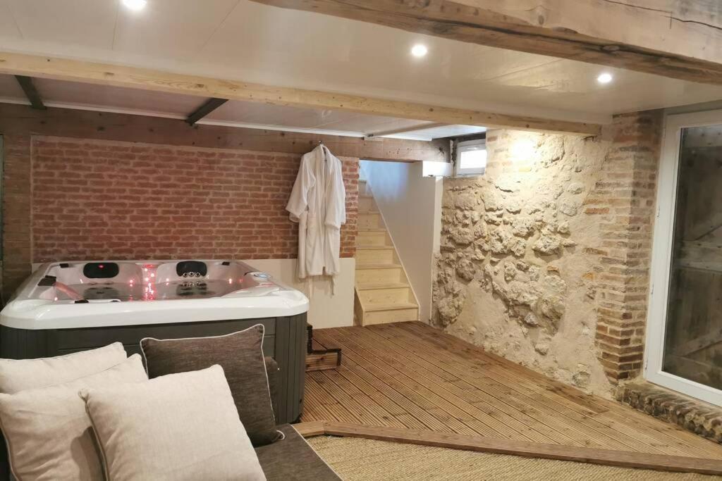 Gite Le Jardin Secret Et Gite Au Temps Suspendu Montpezat  Esterno foto