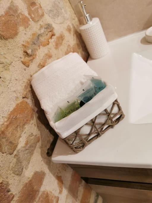 Gite Le Jardin Secret Et Gite Au Temps Suspendu Montpezat  Esterno foto