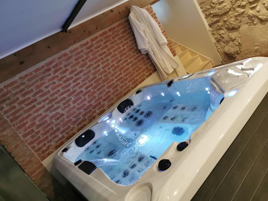 Gite Le Jardin Secret Et Gite Au Temps Suspendu Montpezat  Esterno foto