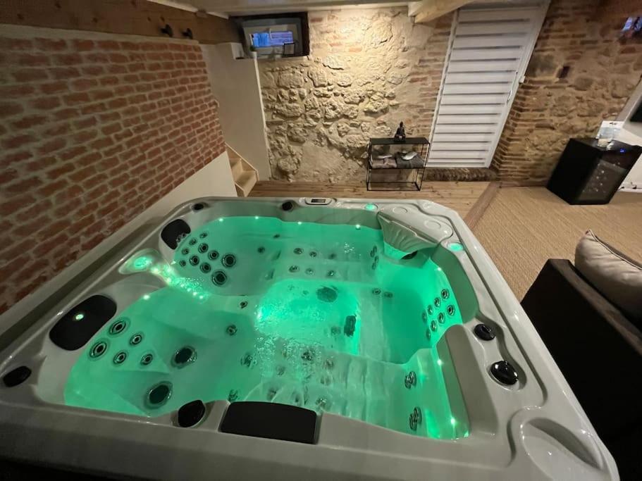 Gite Le Jardin Secret Et Gite Au Temps Suspendu Montpezat  Esterno foto