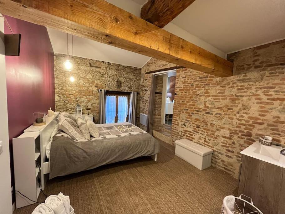 Gite Le Jardin Secret Et Gite Au Temps Suspendu Montpezat  Esterno foto